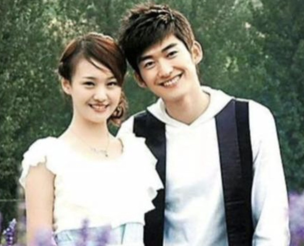 张恒带着郑爽买房,是要结婚?郑爽帅气签字,两