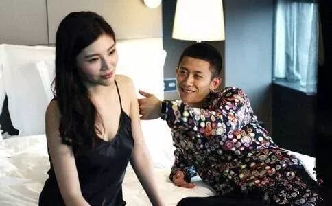 徐冬冬男友疑似陈志朋，晒包包透露男友星座，所有信息全对上了