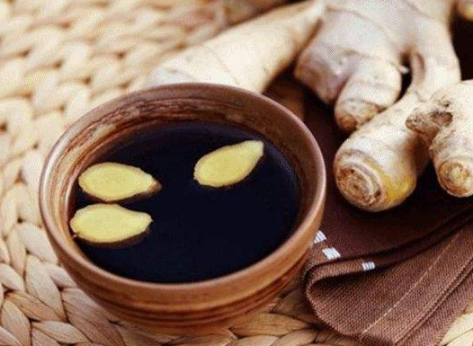 女人体寒还靠拔罐?睡前吃一点它,排毒去湿