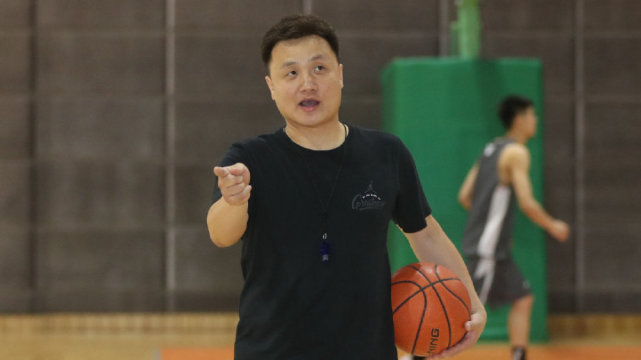 四川男篮更换主帅 原四川青年队主教练接任鲍