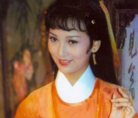 25岁时的赵雅芝,在《楚留香传奇》中饰演苏蓉蓉一角,她是香帅楚留香