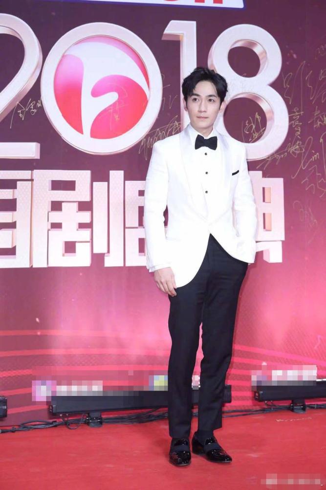 国剧盛典红毯上，张钧甯董洁秦岚佘诗曼都穿黑色系，谁造型更惊艳