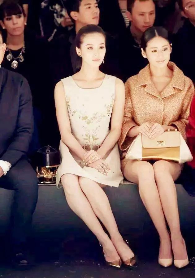 刘诗诗堪称女星中的"仪态教科书",杨幂站她旁边简直就