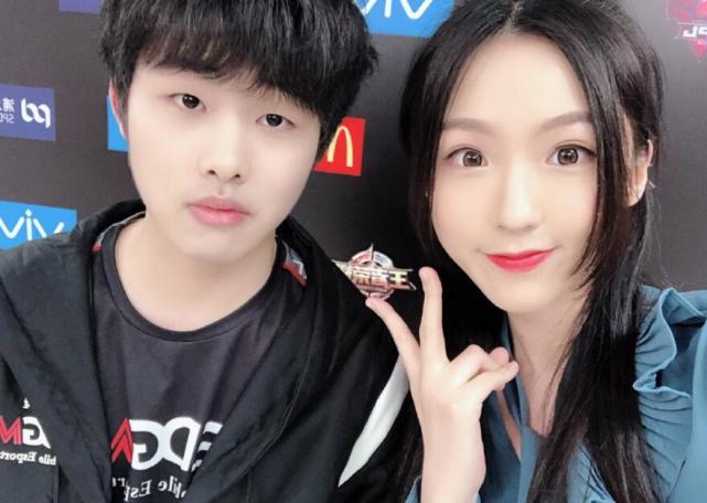 从KPL主持到解说!21岁的英文系女神天云:每天