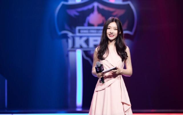 从KPL主持到解说!21岁的英文系女神天云:每天