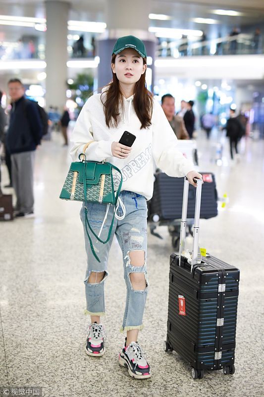 乔欣街拍goyard包袋balenciaga老爹鞋简约休闲