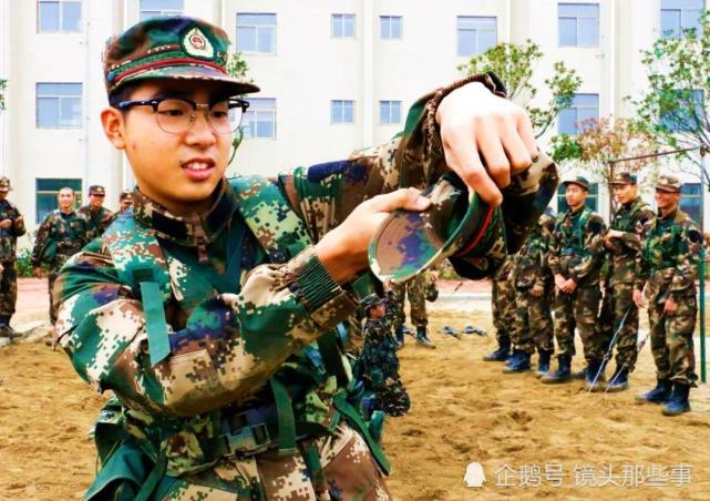 郴州00后新兵晒"小人国"创意照 网友:兵哥,真有才!