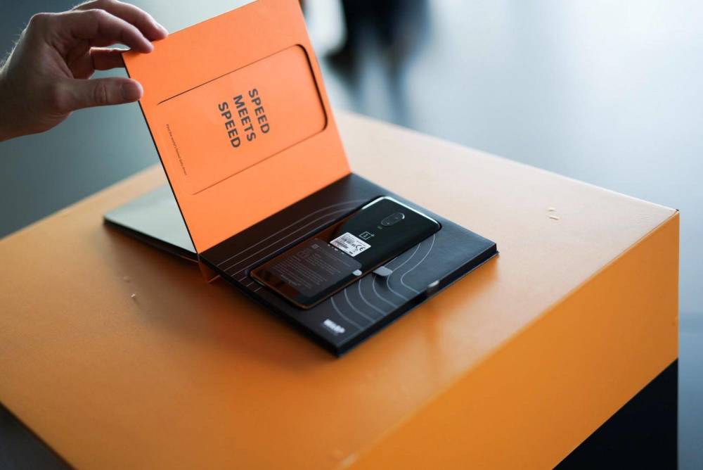 点燃速度与激情,一加6T迈凯伦定制版正式发布