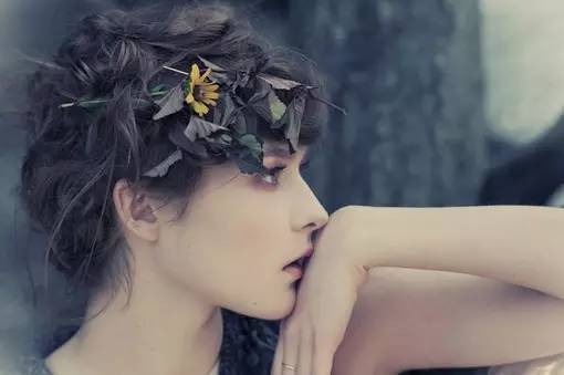 离婚,他放弃了全部财产,几年后再相遇,他却.