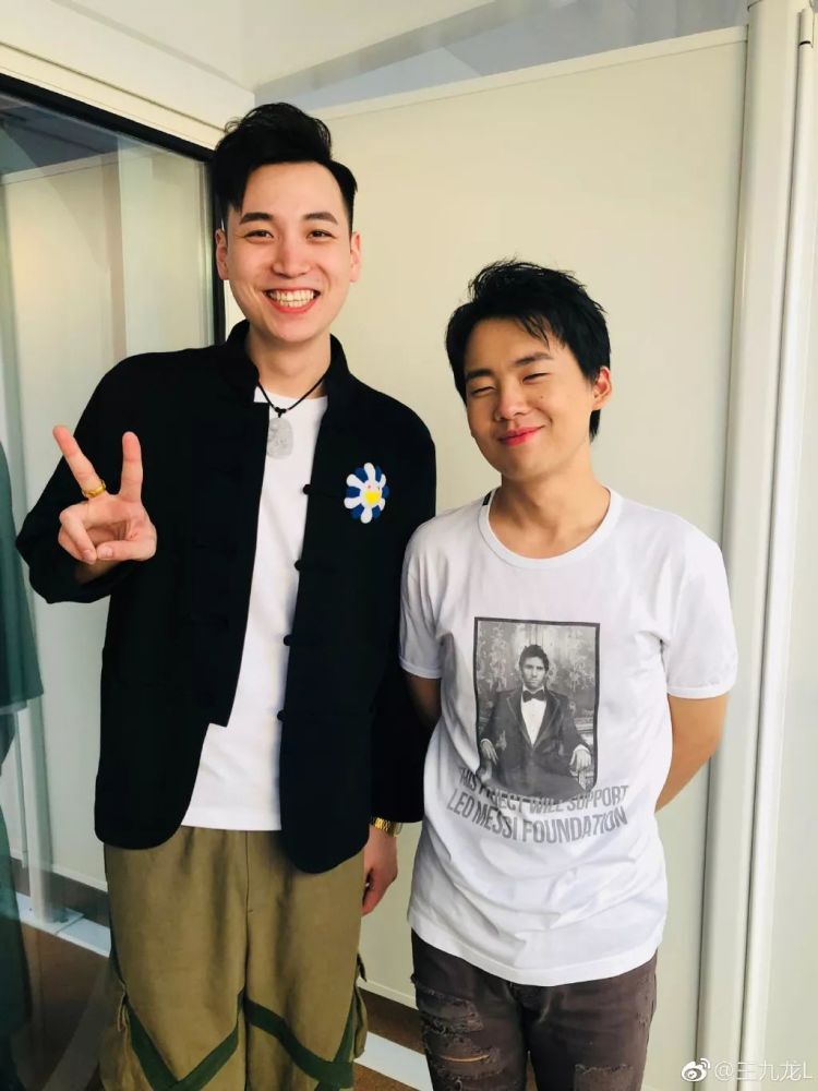 这届相声演员也太好看了,德云社是要出男团吗?