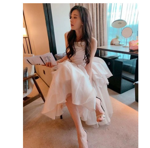言承旭公开恋情，44岁林志玲身穿白色婚纱发文：轮到我了吗？
