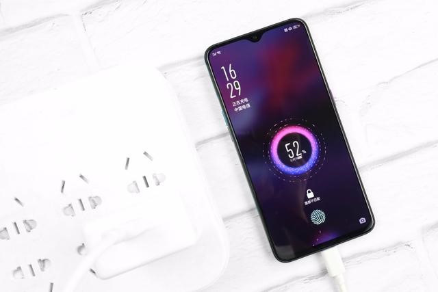 OPPO R17系列新年版曝光,小金猪标志,17号见