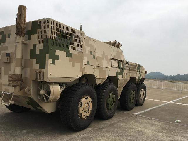 国产8x8轮式装甲运输车 (来自:腾讯军事)