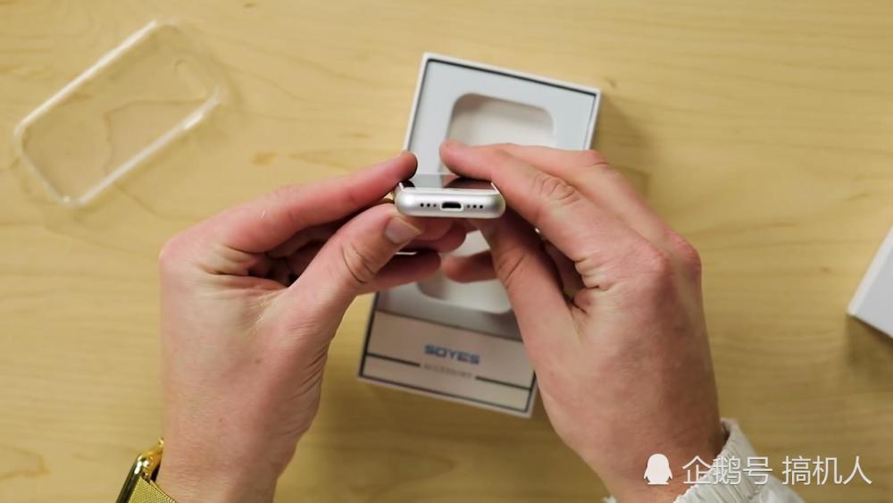 最小的苹果山寨机:屏幕仅1寸 将iPhone7+抄得