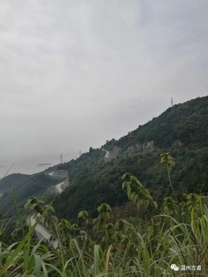 在洞头霓屿岛第一峰山尖看360度全景,将百岛尽收