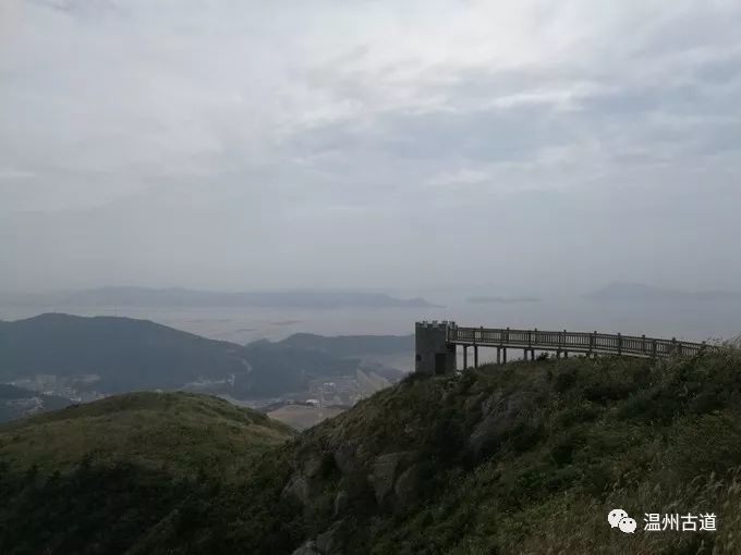 在洞头霓屿岛第一峰山尖看360度全景,将百岛尽收