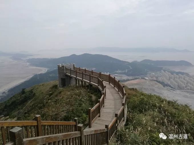 在洞头霓屿岛第一峰山尖看360度全景,将百岛尽收