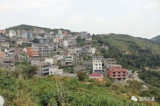 在洞头霓屿岛第一峰山尖看360度全景,将百岛尽收