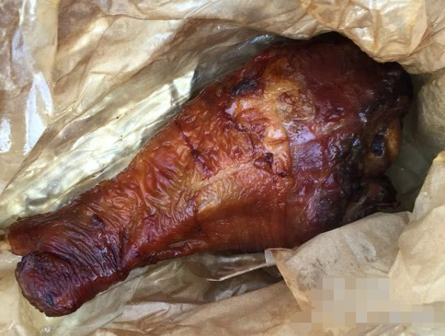 迪士尼80元鸡腿受追捧,游客直说太划算,看到日