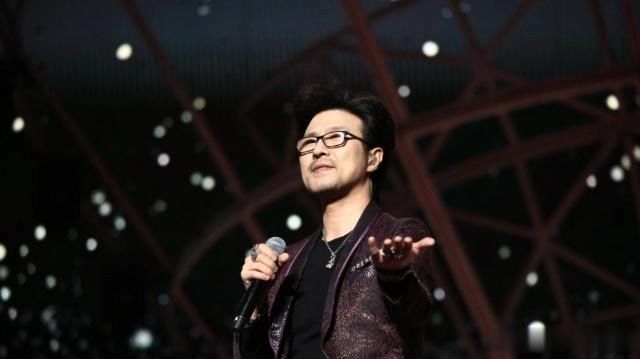 汪峰的小女儿长得太可爱了，网友：一家人好幸福