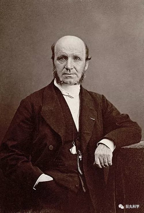 如何分辨假笑?3种科学方式帮你看穿朋友们的