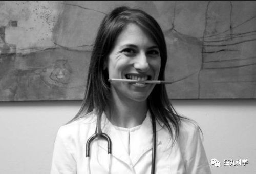 如何分辨假笑?3种科学方式帮你看穿朋友们的