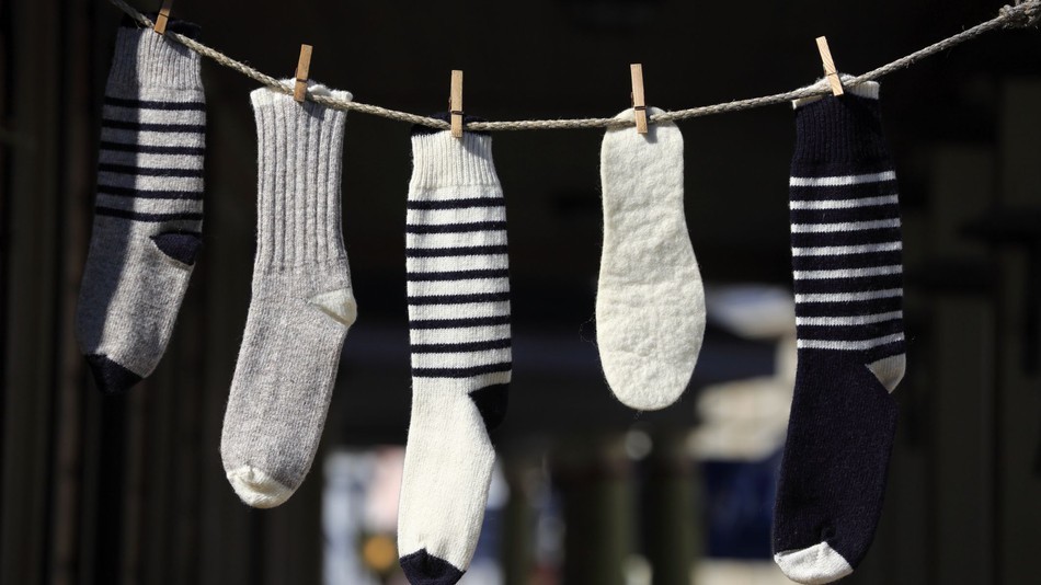 较真 | “闻臭袜子感染肺部”存在可能性，有类似癖好要当心