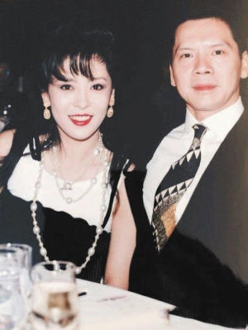 与丈夫白手起家，借刘德华4千万不用打欠条，今身体福态显贵气