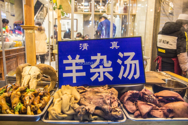 回民街谁去谁后悔?一家小店一年赚1亿元,游客挤得水泄不通 回民街谁去谁后悔?一家小店一年赚1亿元,游客挤得水泄不通