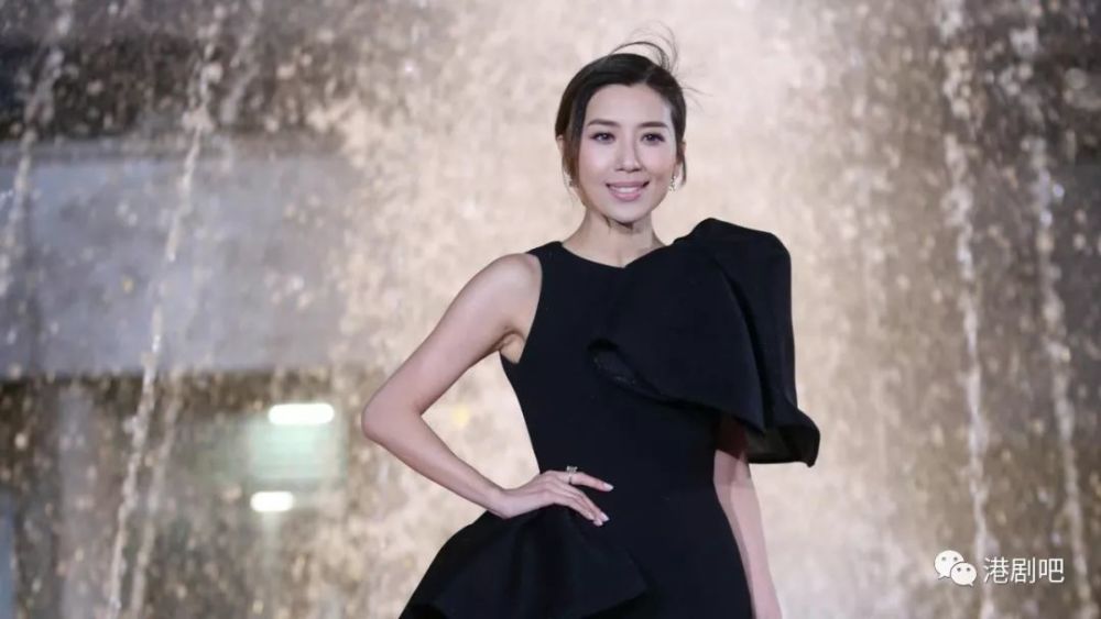 黄智雯“黑天鹅”晚装撼陈炜：我有幻想做三料视后