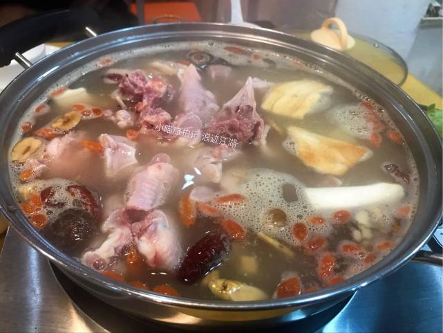 实拍:吃鳄鱼肉的广东餐厅,还有其他怪搭配
