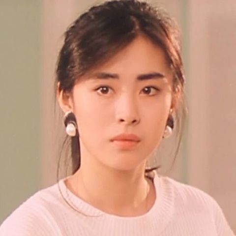 都说王祖贤比较有男儿气质,长得比较英气,但是那个时候的她也是非常