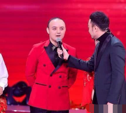 还记得当年的帅气的童星阿尔法吗？如今20岁的他，长成这般模样