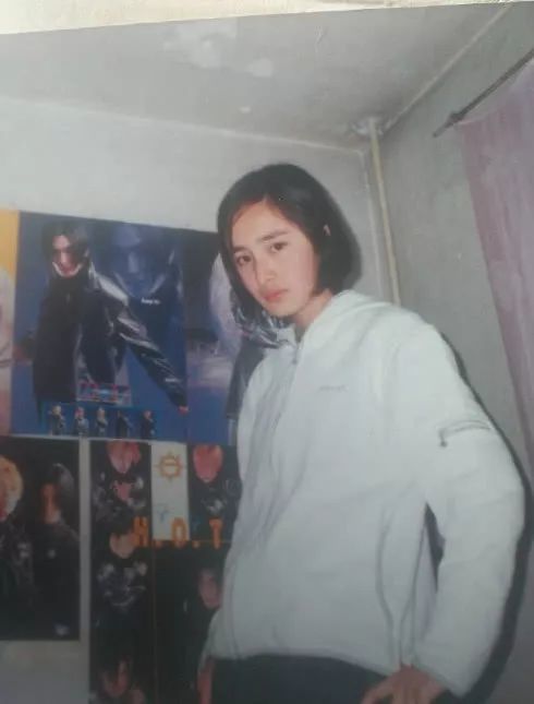 杨幂房间里的海报，安七炫被误认成谢霆锋，洪金宝表示很委屈！