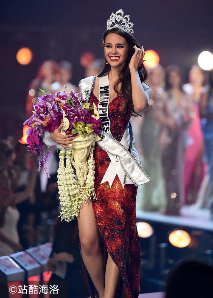 24岁菲律宾小姐夺得2018环球小姐总冠军 获菲律宾总统道贺