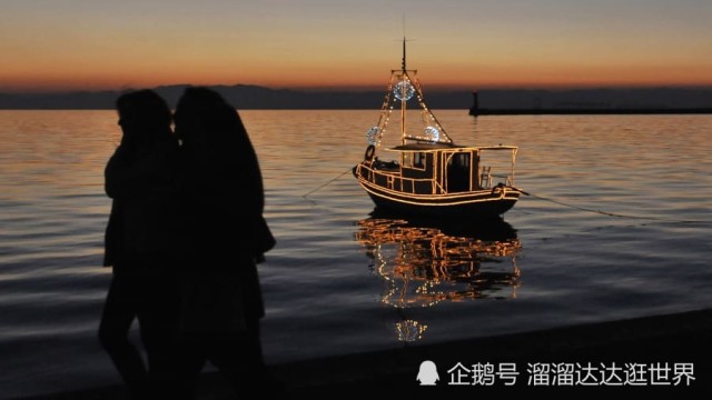 德国:在位于该国中部的沃尔什勒本市,人们正在家里进行全套的电气