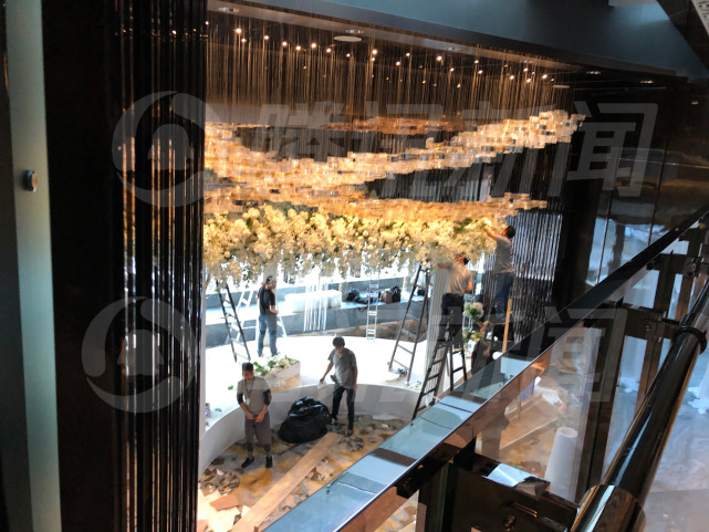 阿娇婚礼现场布置视频曝光 洁白花朵尽显唯美