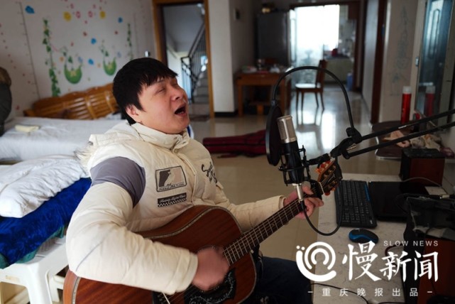 盲人按摩师自弹自唱组乐队 “地狱天使”收获光明和爱情