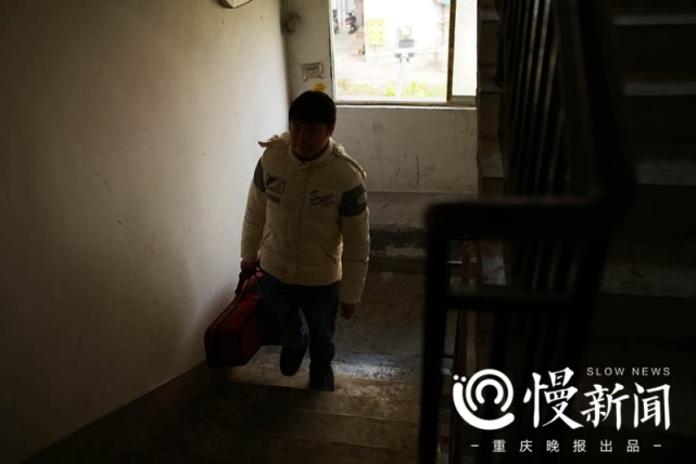 盲人按摩师自弹自唱组乐队 “地狱天使”收获光明和爱情