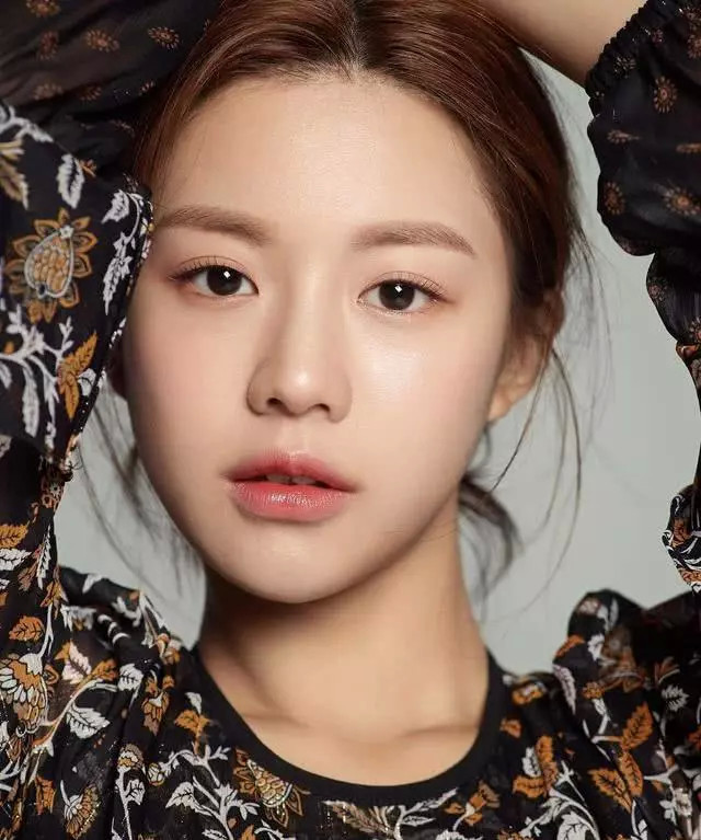 韩国模特整容后,竟成这副模样,网友:这美女感觉