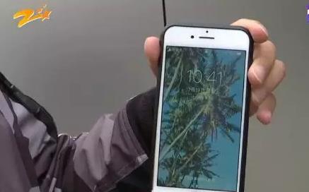 男子新买的苹果手机没了信号 得知免费维修带