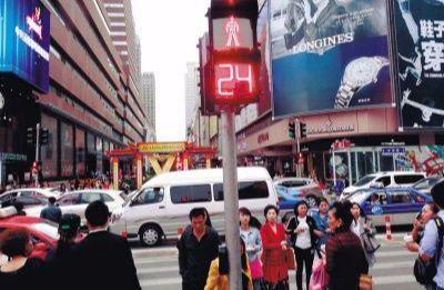 乌克兰红绿灯网上走红 车主希望国内采用