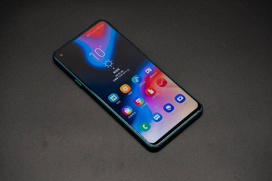 三星A8s评测:挖孔屏尝鲜者 或在明年成屏幕主