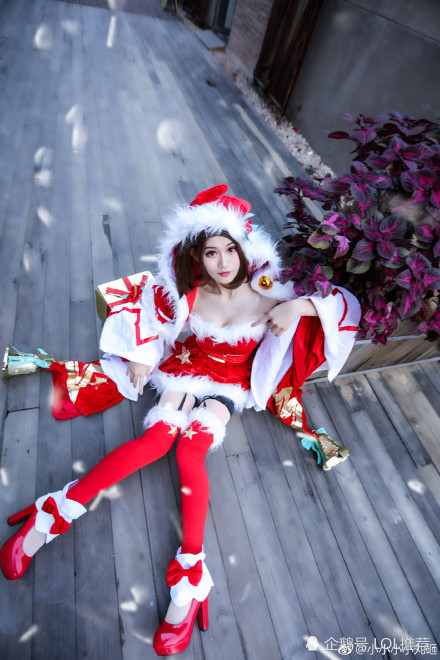 美女cosplay貂蝉圣诞恋歌,网友:这波福利收下了