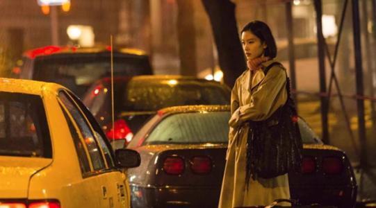 杜鹃是首位登上法国版《vogue》封面的亚洲模特,她那传统的东方美态