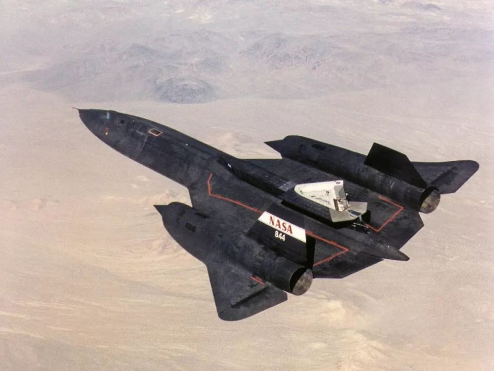 sr-71 "黑鸟"高空高速侦察机