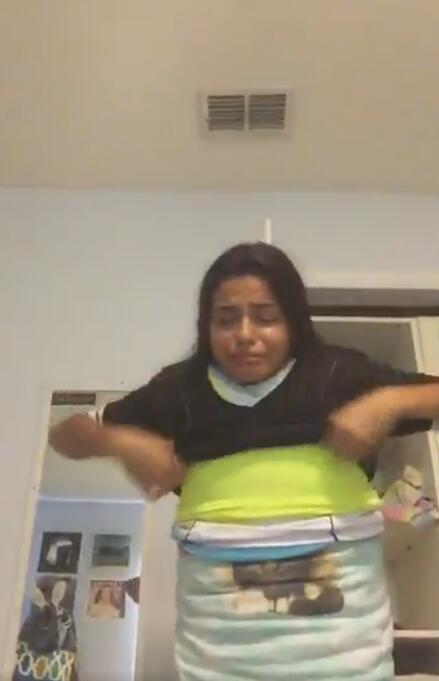 美国女子挑战穿百件衣服却无法脱掉 险些窒息(图)