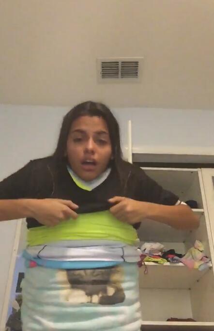 美国女子挑战穿百件衣服却无法脱掉 险些窒息(图)