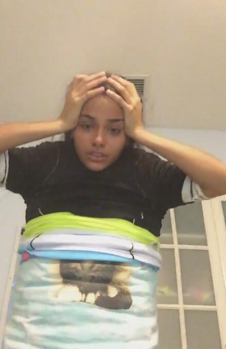 美国女子挑战穿百件衣服却无法脱掉 险些窒息(图)