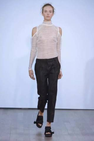 2016伦敦时装周之最 -- 透明薄纱